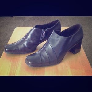 Gianni Bini Ladies Side-Zip Brown Booties Size 9M